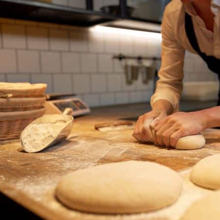 Les avanatges d'un distributeur de baguette pour les boulangers